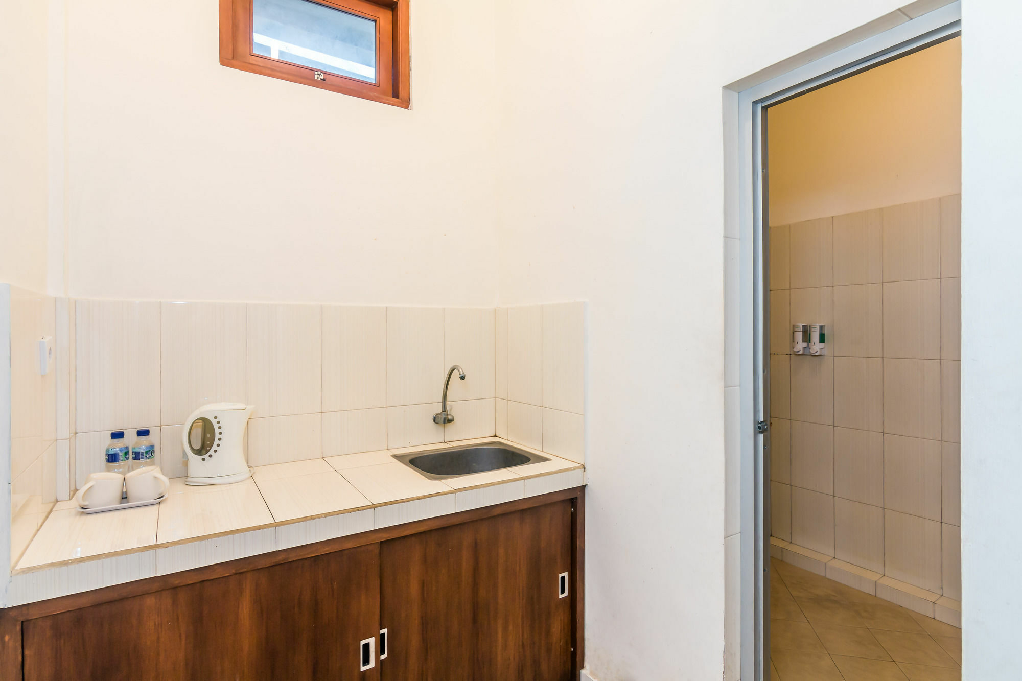 Zen Rooms Basic Kuta Kubu Anyar Bagian luar foto